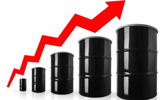 درخشش هفتگی نفت با وجود نگرانی از تولید بالاتر ایران