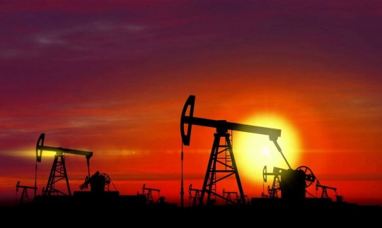 پیش بینی دولت آمریکا از مازاد عرضه نفت در سال آینده
