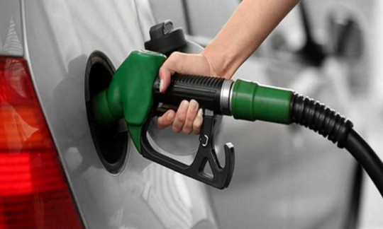 تخصیص سهمیه بنزین به افراد در حال بررسی است/تکذیب واردات بنزین در نوروز امسال