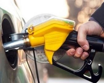 حذف کارت‌های سوخت جایگاه‌داران صحت ندارد/هیچ‌تصمیمی برای تغییر قیمت بنزین گرفته نشده