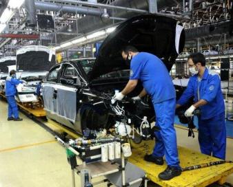 چرخه معیوب رابطه قطعهساز و خودروساز؛ دودی که به چشم مشتری میرود