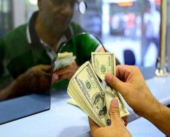 دلار، سیاست زدگی را کنارگذاشت