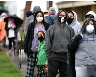 با افزایش تورم در آمریکا، صفهای دریافت غذای رایگان دوباره طولانی شد