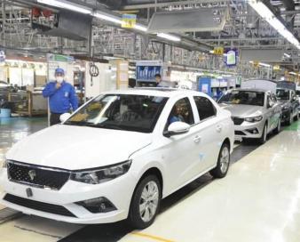 رویکرد ایران خودرو در تغییر ترکیب تولید با هدف کاهش زیان را درست و مغتنم میدانم