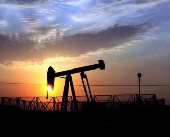 کاهش قیمت نفت به دلیل ادامه رکود اقتصاد جهانی