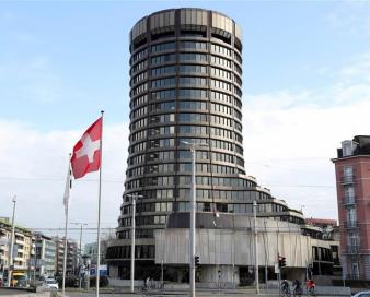 اقتصاددانان: انتقال داراییهای افغانستان به سوئیس، بحران اقتصادی را تشدید میکند