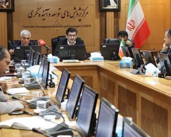 چشم انداز کاهش نرخ ارز و تورم در نیمه دوم سال/ روند اقتصاد کلان کشور مثبت است