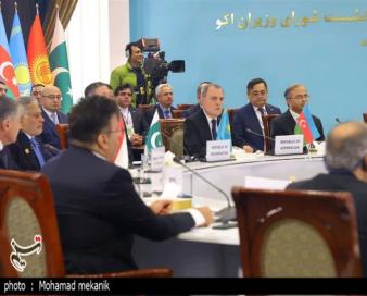 اسحاق: کشورهای عضو اکو برای تجارت آزاد تلاش کنند