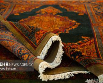تولید کننده فرش ابریشم خراسان شمالی برگزیده جشنواره قالی اصفهان شد