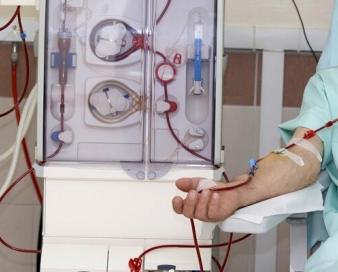 صدها تخت دیالیز در انبارها خاک می‌خورند