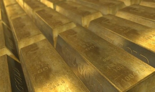 فرزین: ذخایر کافی ارز و طلا داریم؛ تداوم پیش‌فروش سکه