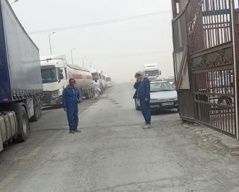محدودیت پذیرش کامیون‌های صادراتی ایرانی از سوی کشور پاکستان در گمرک مرز خروجی میرجاوه