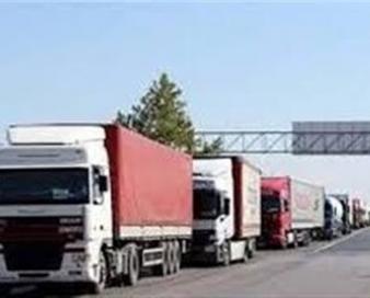 کامیونداران مشغول کارند؛تاکید دولت بر حل مشکل بیمه رانندگان