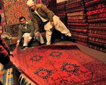 افغانستان به دنبال صادرات قالی از راه ایران و ترکیه به اروپا