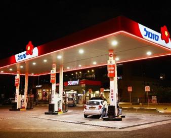 پاک‌نژاد اخبار پیرامون تغییر سهمیه و قیمت بنزین را رد نکرد/ همه گزینه‌ها در حال بررسی است