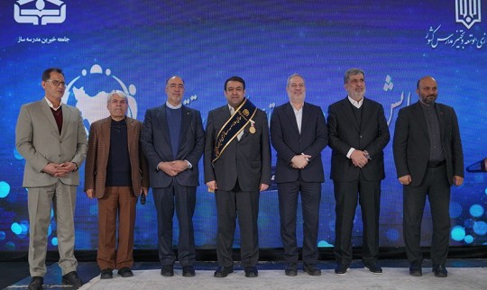 نشان افتخار و حمایل «حامی مدرسه‌سازی ایران» به مدیرعامل بانک ملی اهدا شد