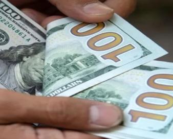 کاهش ارزش دلار در پی ابطال تعرفه‌های گمرکی ترامپ