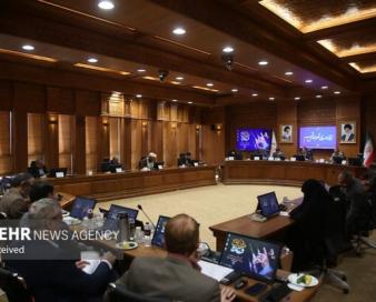 برگزاری جلسه شورای قم با محوریت سرویس مدارس،باغ‌موزه و تنورخانه ایران