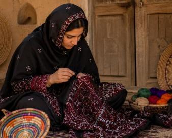 سوزندوزی بلوچ؛ نیازمند توجه ویژه مسئولان برای اشتغال پایدار و ارزآوری